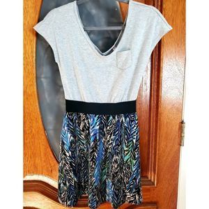 Xhilarian Soft Grey Blue Leaves Foliage V Neck Dress